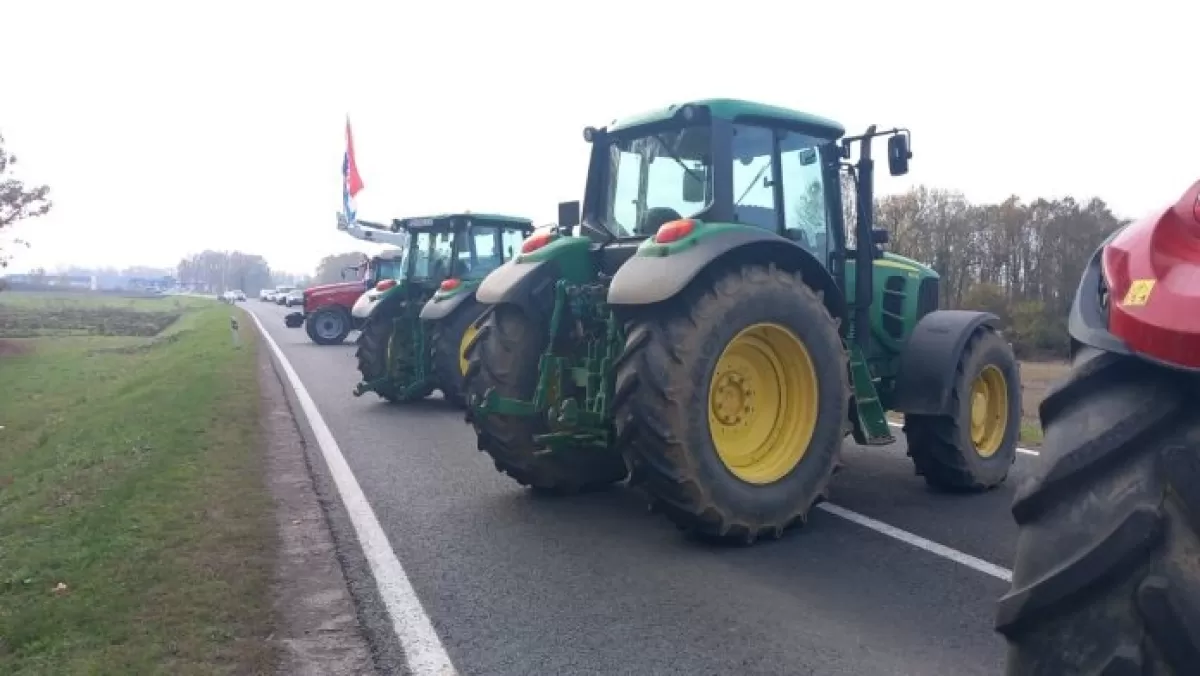 Slavonski poljoprivrednici blokirali granični prijelaz Županja-Orašje